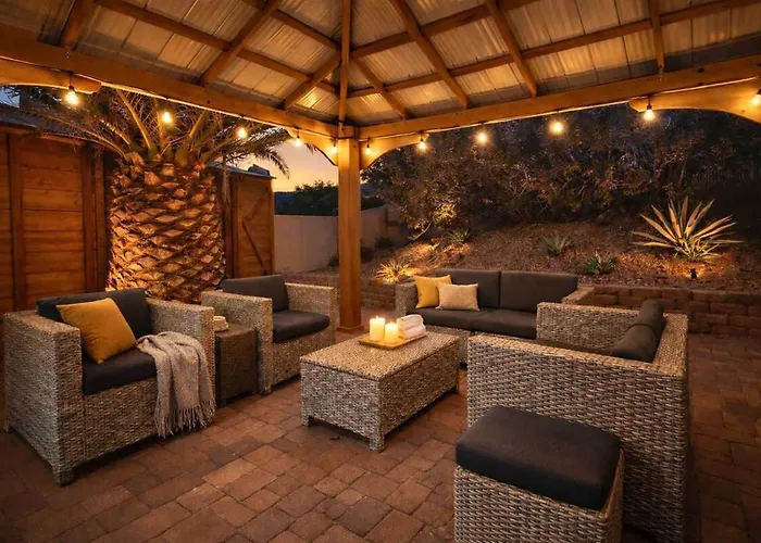Romantic Getaway - Luxury - Private Hot Tub *