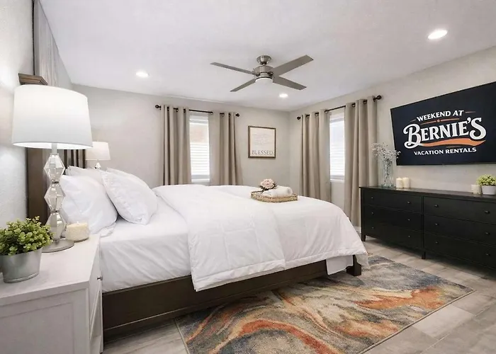 Romantic Getaway - Luxury - Private Hot Tub Lake Havasu City