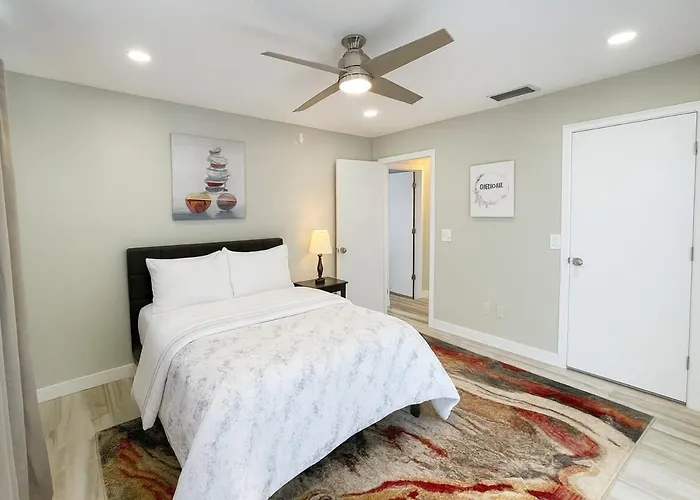 Romantic Getaway - Luxury - Private Hot Tub * Lake Havasu City