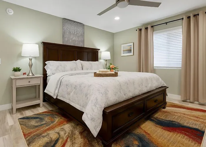 Villa Romantic Getaway - Luxury - Private Hot Tub Lake Havasu City