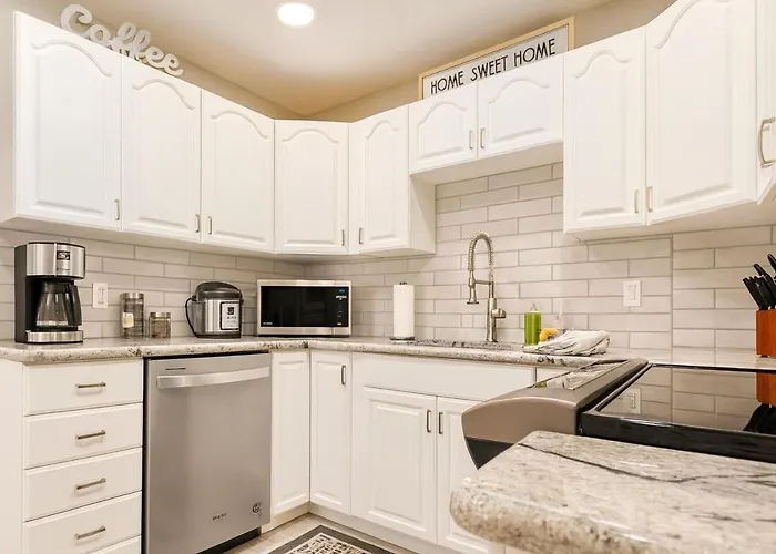 Romantic Getaway - Luxury - Private Hot Tub * Lake Havasu City